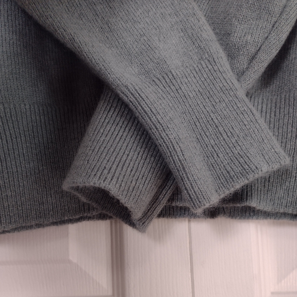 H&M Essentials No. 10 Wool Blend Crewneck Raglan Sweater Sage Green Men's Small - Picture 10 of 16